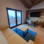 Penthouse Ii Mit Balkon Und Ausblick דירה פוש אן דר גלוקנשטראסה