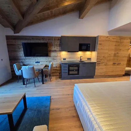 Penthouse Ii Mit Balkon Und Ausblick Apartman *