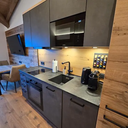 Penthouse Ii Mit Balkon Und Ausblick Apartman *