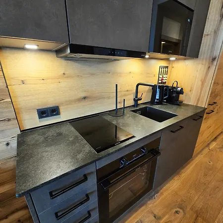 Penthouse Ii Mit Balkon Und Ausblick Apartman *